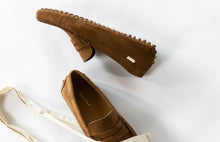 Load image into Gallery viewer, Oliver Cabell Men's Driving Loafers in Chestnut.