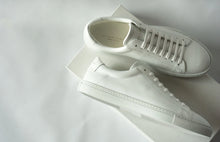Load image into Gallery viewer, Oliver Cabell Men's Low 1 in White.