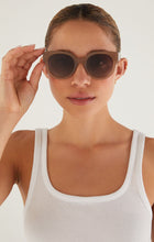 Load image into Gallery viewer, Model wearing ZSupply Lunch Date Sunglasses in Taupe - Gradient Polarized.