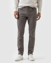 Load image into Gallery viewer, Model wearing Rodd & Gunn Motion 2 Straight Jean in Pebble.