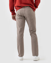 Load image into Gallery viewer, Model wearing Rodd & Gunn Motion 2 Straight Jean in Sable.