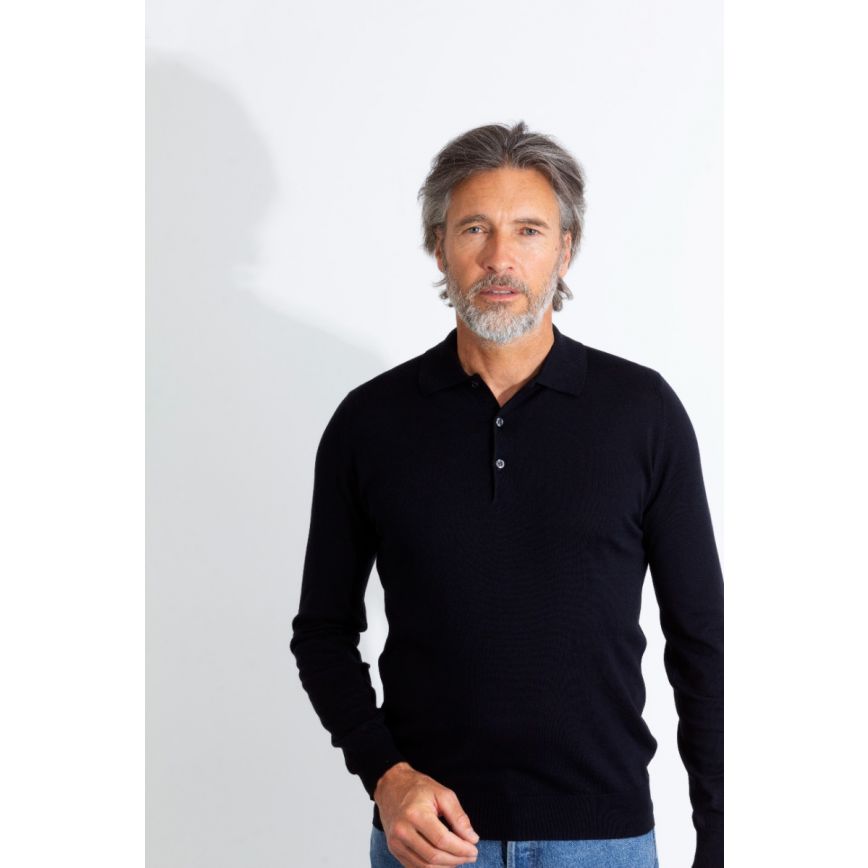 Model wearing John Smedley - Bradwell L/S Shirt in Navy.