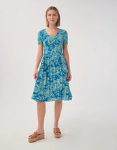 Load image into Gallery viewer, Model wearing Leo &amp; Ugo - Mana Dress in blue/green.
