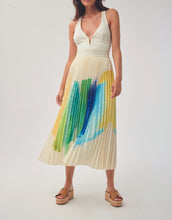 Load image into Gallery viewer, Model wearing Leo &amp; Ugo - Essa Pleated Skirt in Multicolor.
