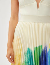 Load image into Gallery viewer, Model wearing Leo &amp; Ugo - Essa Pleated Skirt in Multicolor.
