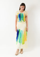 Load image into Gallery viewer, Model wearing Leo &amp; Ugo - Dali Top in Multicolor.
