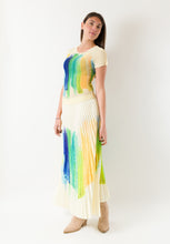 Load image into Gallery viewer, Model wearing Leo &amp; Ugo - Dali Top in Multicolor.
