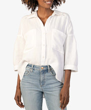Load image into Gallery viewer, Model wearing Kut from the Kloth - Zuma Linen Blend Shirt in White.

