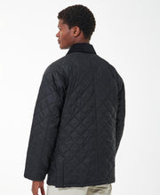 Load image into Gallery viewer, Model wearing Barbour Ashby Quilt in Black.
