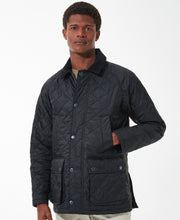 Load image into Gallery viewer, Model wearing Barbour Ashby Quilt in Black.
