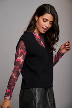 Load image into Gallery viewer, Model wearing Rino &amp; Pelle - Unna V-Neck Sweater Vest in Black.
