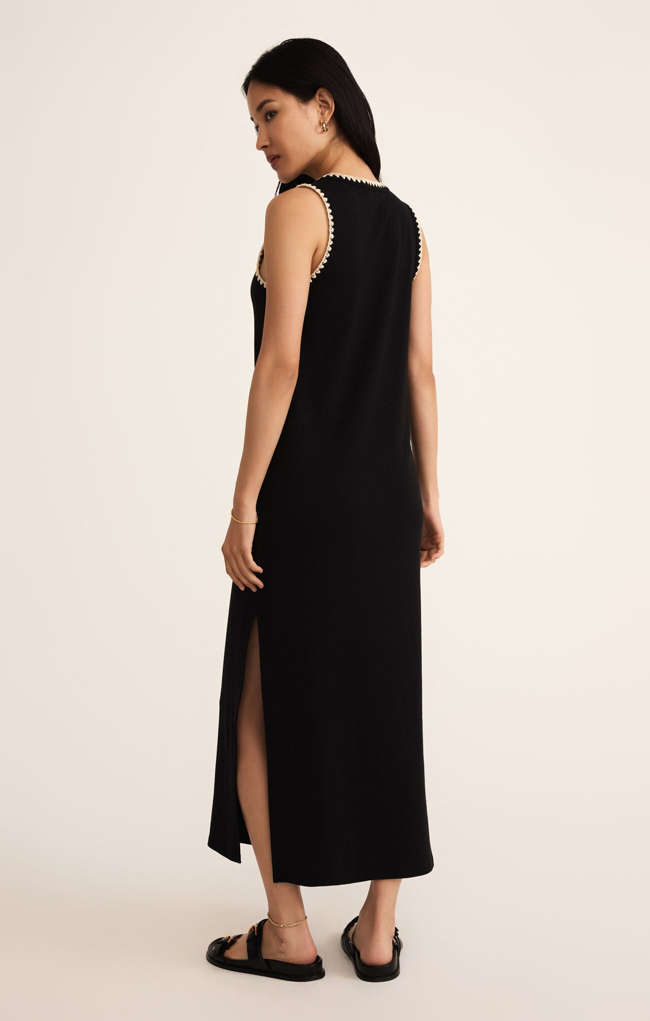 Model wearing ZSupply Delamer Midi Dress in Black - back.