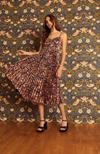 Load image into Gallery viewer, Model wearing Caballero - Donna Dress in Falling Blush Flowers.
