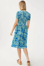 Load image into Gallery viewer, Model wearing Leo &amp; Ugo - Mana Dress in blue/green - back.
