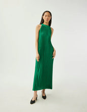 Load image into Gallery viewer, Model wearing Leo &amp; Ugo - Hera Dress in Green.

