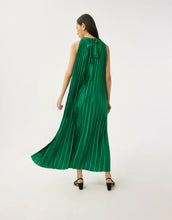 Load image into Gallery viewer, Model wearing Leo &amp; Ugo - Hera Dress in Green - back.
