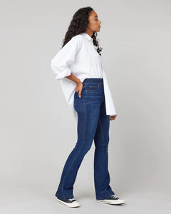 Model wearing Spanx - Flare Jeans in Midnight Shade.