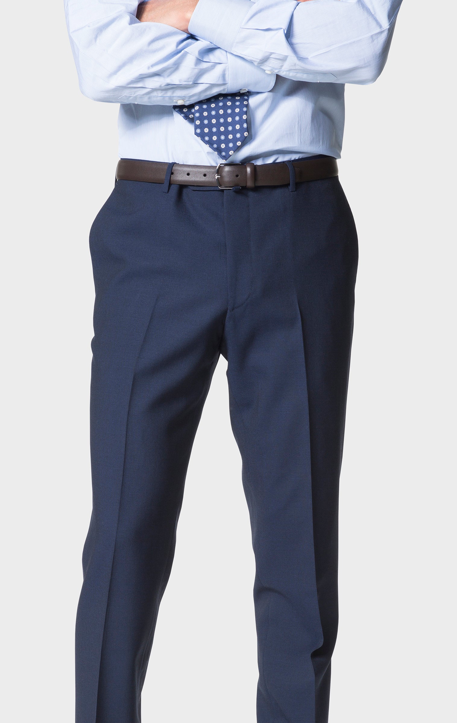 Model wearing Ring Jacket Calm Twist suit - navy.