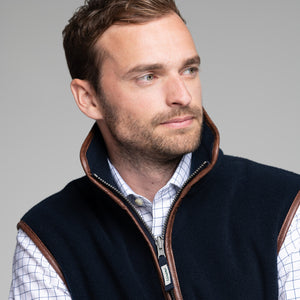 Model wearing Schoffel Men - Oakham in Navy