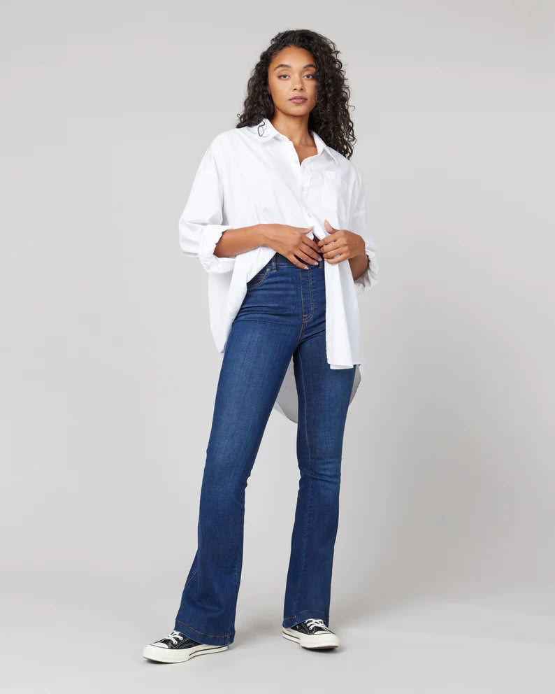 Model wearing Spanx - Flare Jeans in Midnight Shade.