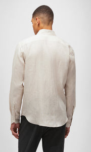 Model wearing Maurizio Baldassari - Button Down Linen Shirt in Tapioca - back.
