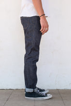 Load image into Gallery viewer, Model wearing Freenote Rios Denim
