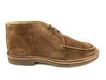 Load image into Gallery viewer, Drake&#39;s Crosby Chukka Boot in light brown.
