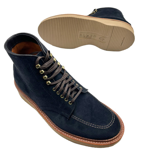 Alden D2910H - Alden X LaRossa special makeup! Indy Boot handcrafted on the Trubalance last in supple Navy suede. With Brass eyes & hooks, pre-stitch reverse welts and Sahara Tan Wedge.