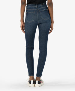 Model wearing Kut From The Kloth - Mia Mid Rise Toothpick Skinny KP008MH9 in Smart Wash
