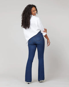 Model wearing Spanx - Flare Jeans in Midnight Shade.