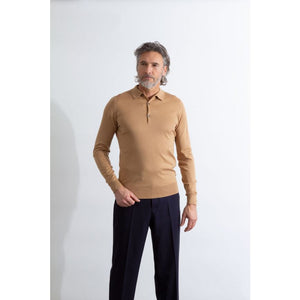Model wearing John Smedley - Bradwell L/S Shirt in Light Camel.