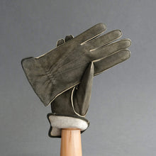 Load image into Gallery viewer, Thomas Riemer - Gentlemen&#39;s Sporty Gloves From Walnut Goatskin - Lined with Cashmere in Walnut.

