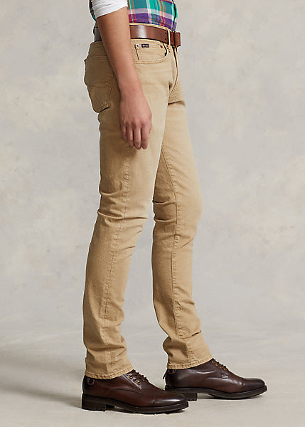 Model wearing POLO Ralph Lauren - Sullivan Slim Jean - Stretch in Khaki Hill.